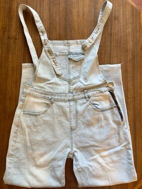 Women’s Light Denim Jeans Overalls with Front Pocket